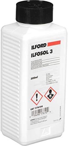 Универсален разработчикът Ilford Ilfosol-3 за черно-бял филм, течен концентрат в колба с обем 500 милилитра.
