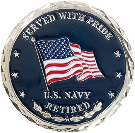 Бейзболна камуфляжная шапка на Военно-морския флот на САЩ е излязъл в оставка и бе с набор от монети Pride Challenge